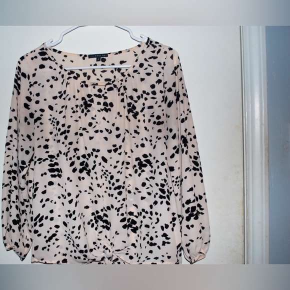 West Kei Cute tie front blouse. - Picture 7 of 7